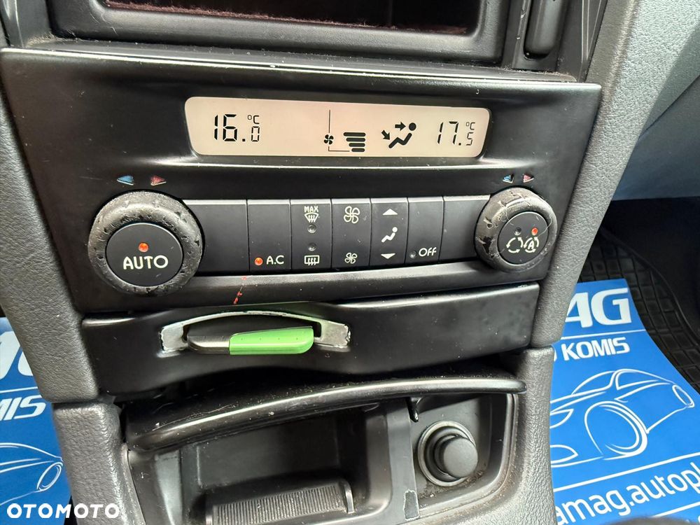 Renault Laguna Grandtour 2.0 Etoile - 24