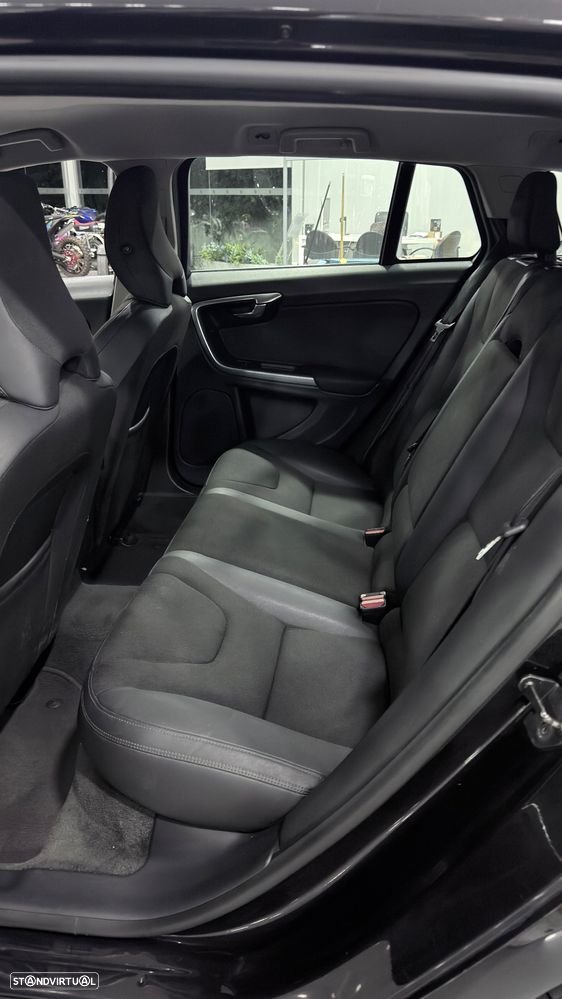 Volvo V60 D2 Kinetic - 16