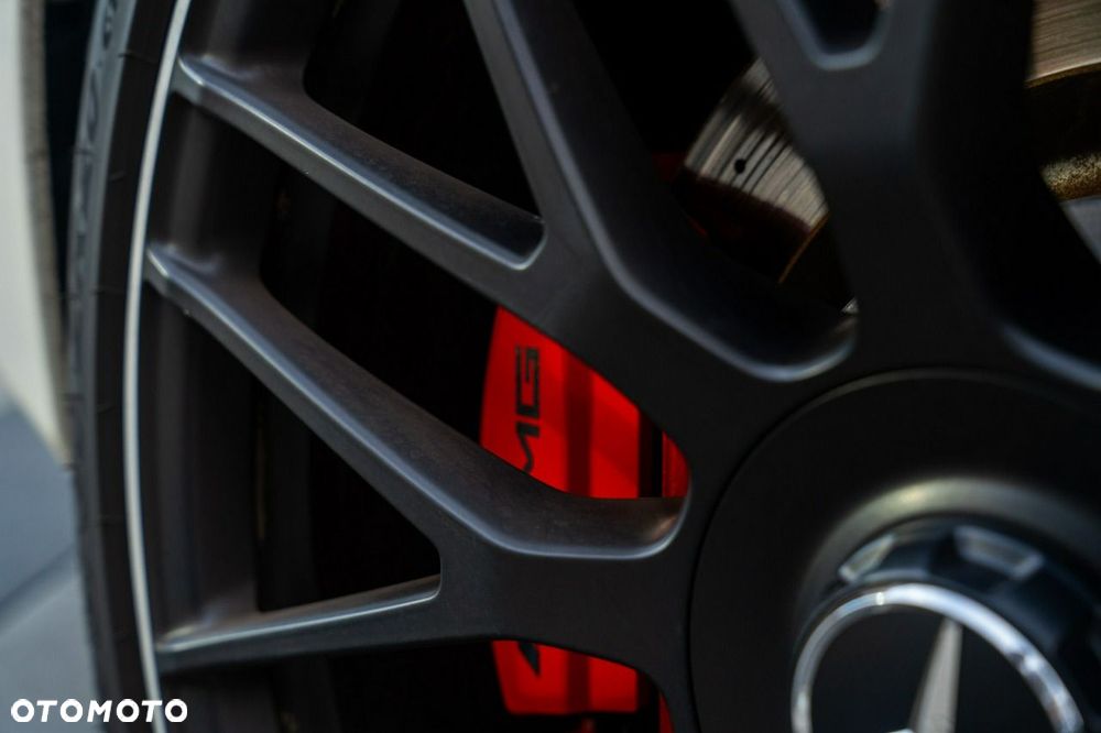 Mercedes-Benz Klasa C AMG 63 S AMG Speedshift 7G-MCT - 38