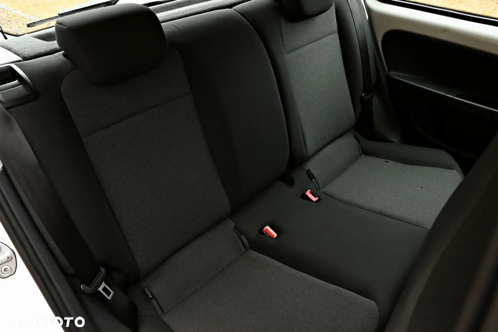 Volkswagen up! 1.0 high - 9
