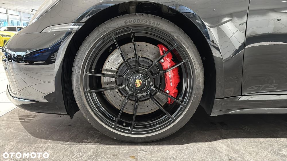 Porsche 911 Targa 4 GTS - 10
