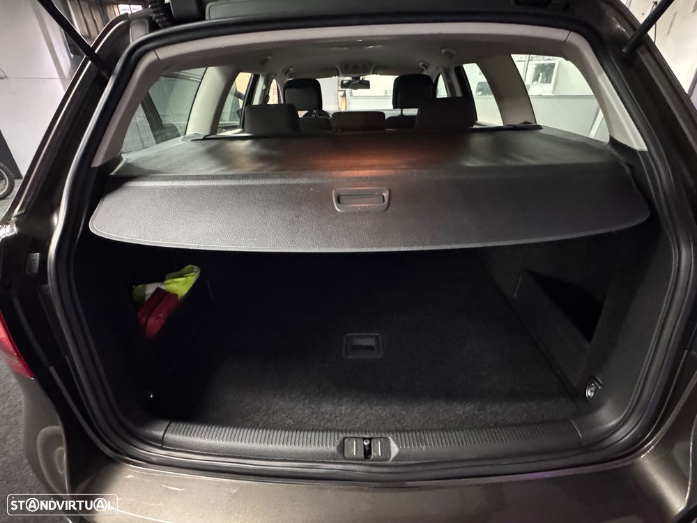 VW Passat Variant 1.6 TDI BlueMotion Highline - 11