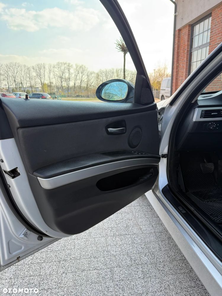 BMW Seria 3 320d DPF - 12