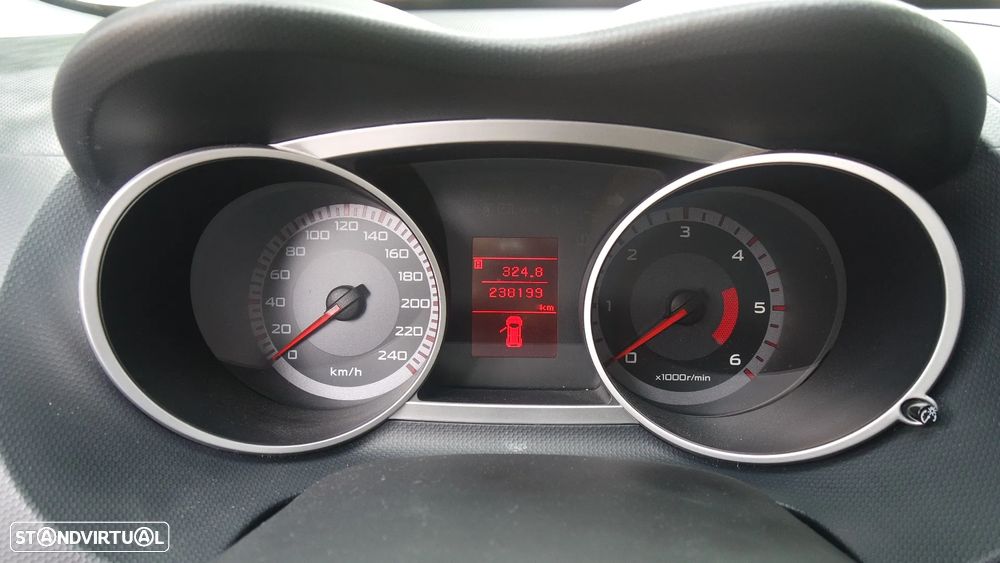 Mitsubishi Outlander 2.0 DI-D Intense 4WD - 21