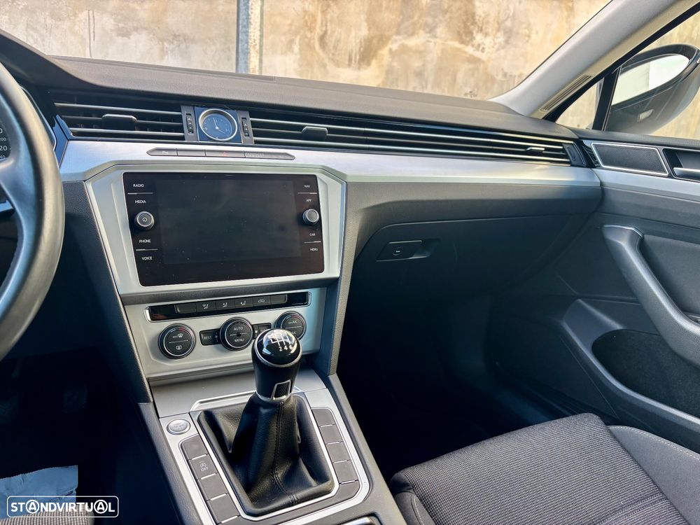 VW Passat Variant 1.6 TDI Highline - 23