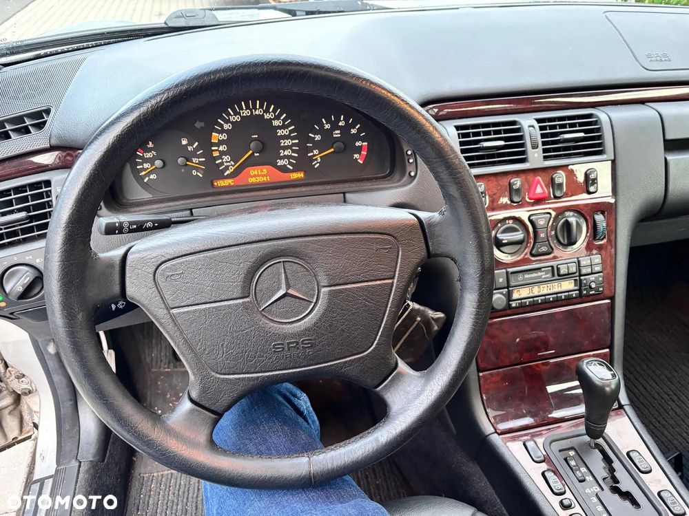 Mercedes-Benz Klasa E - 9