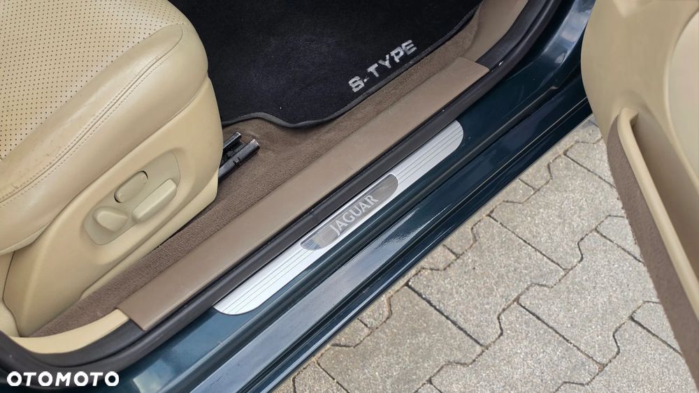 Jaguar S-Type 4.2 V8 Executive - 35
