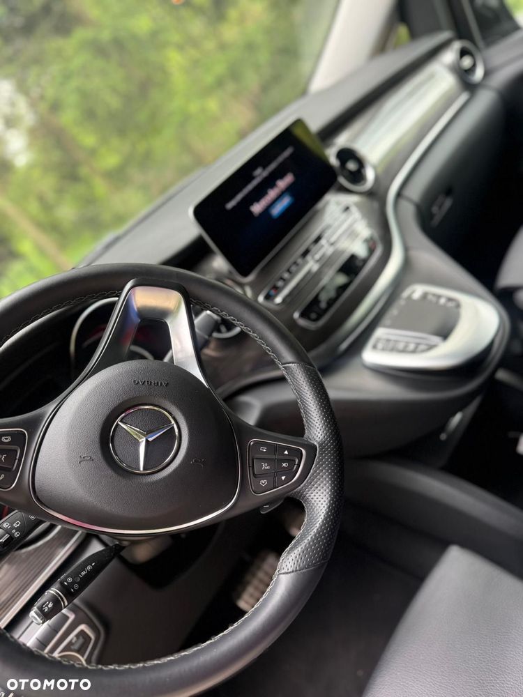 Mercedes-Benz Klasa V - 12