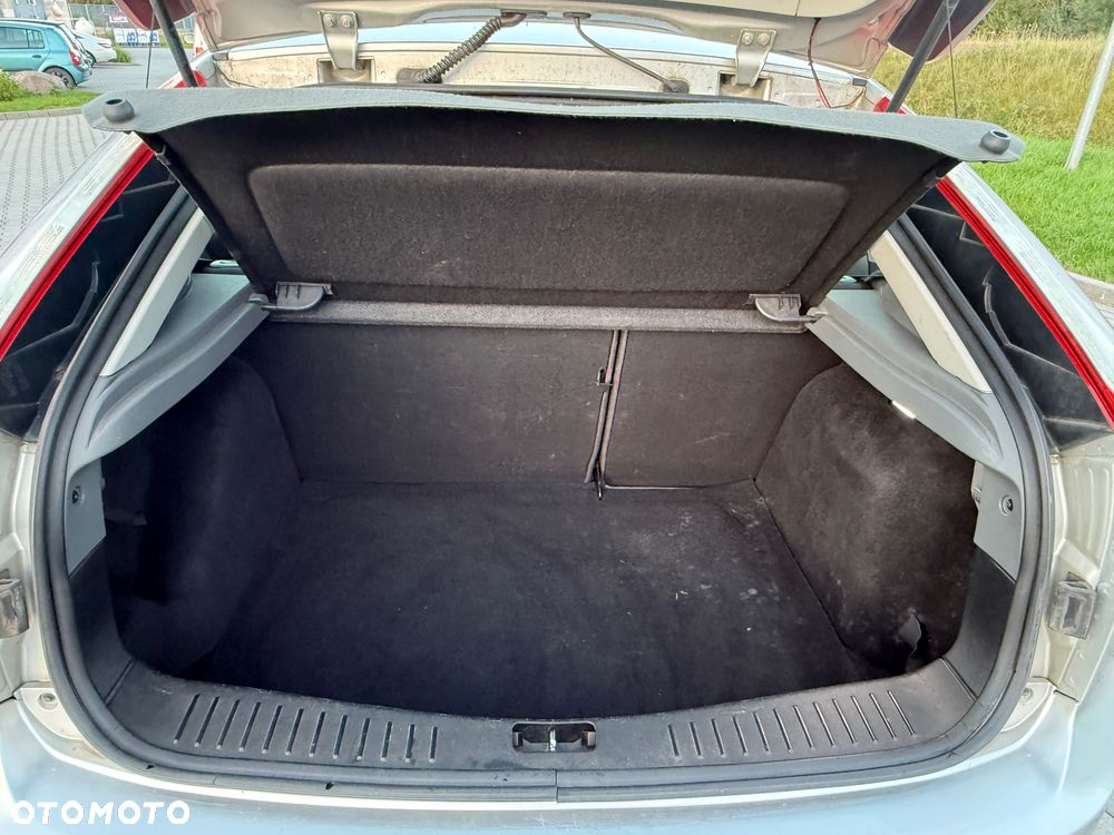 Ford Focus 1.6 Ambiente - 12