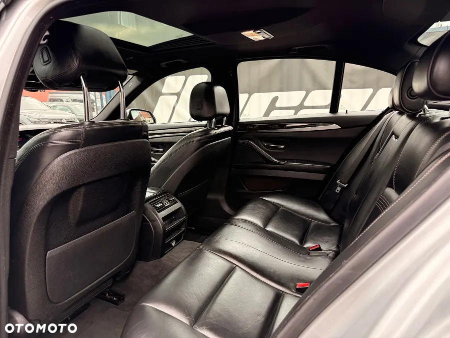 BMW Seria 5 528i xDrive - 34