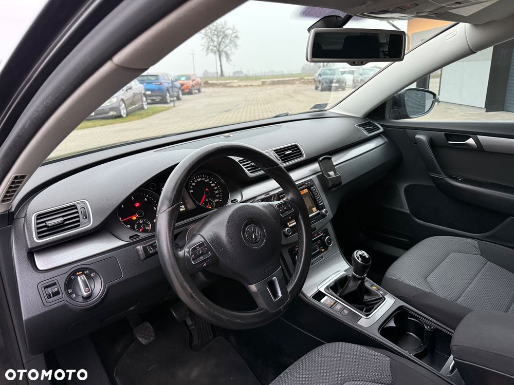 Volkswagen Passat 2.0 TDI BlueMotion Technology Exclusive - 16