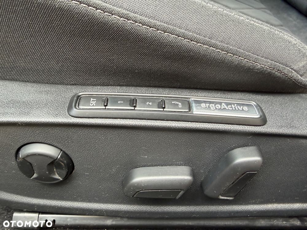 Volkswagen Golf 1.5 TSI EVO Style - 32