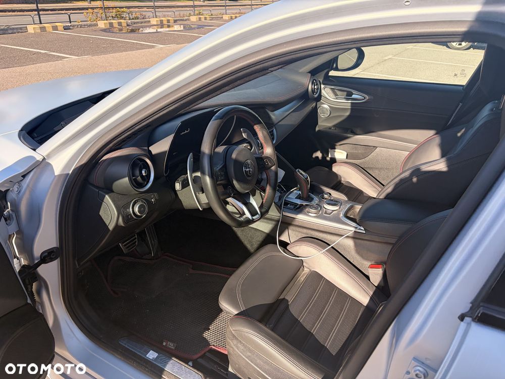Alfa Romeo Giulia 2.0 Turbo Competizione Q4 - 9