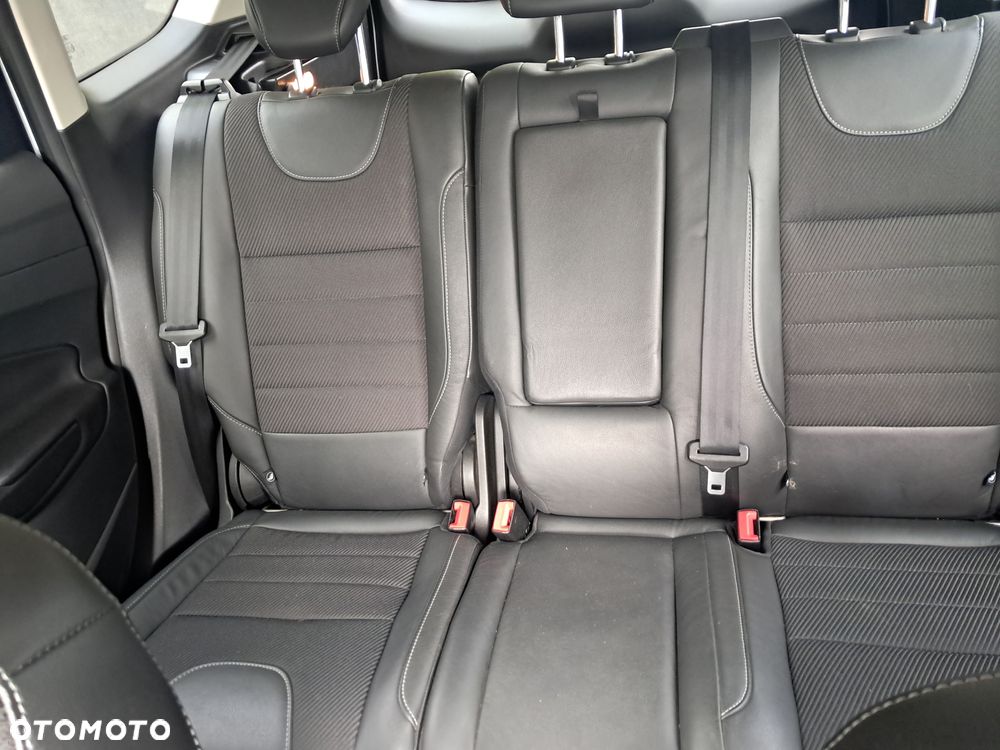 Ford Kuga 2.0 TDCi 2x4 Titanium - 22