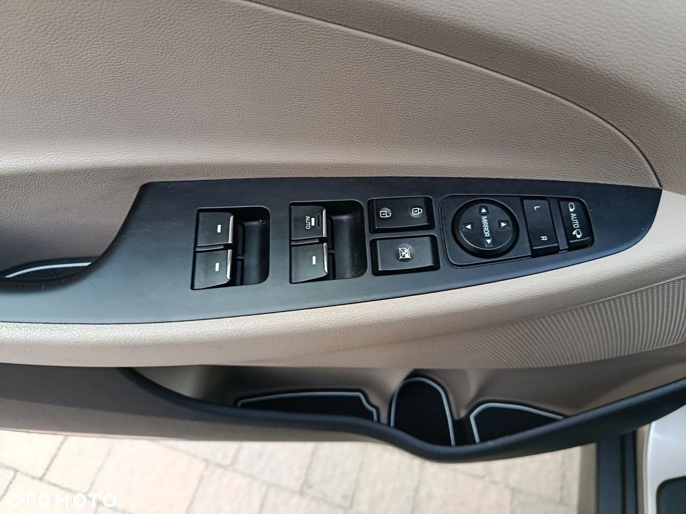 Hyundai Tucson 2.0 CRDI BlueDrive Style 2WD - 25