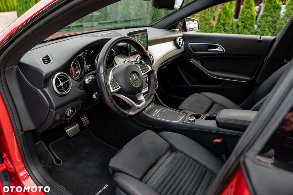 Mercedes-Benz CLA 250 4-Matic AMG Line - 17