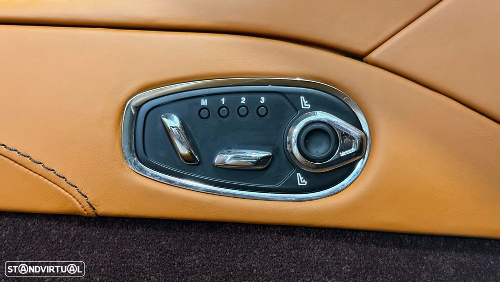 Aston Martin DB11 Coupé - 44