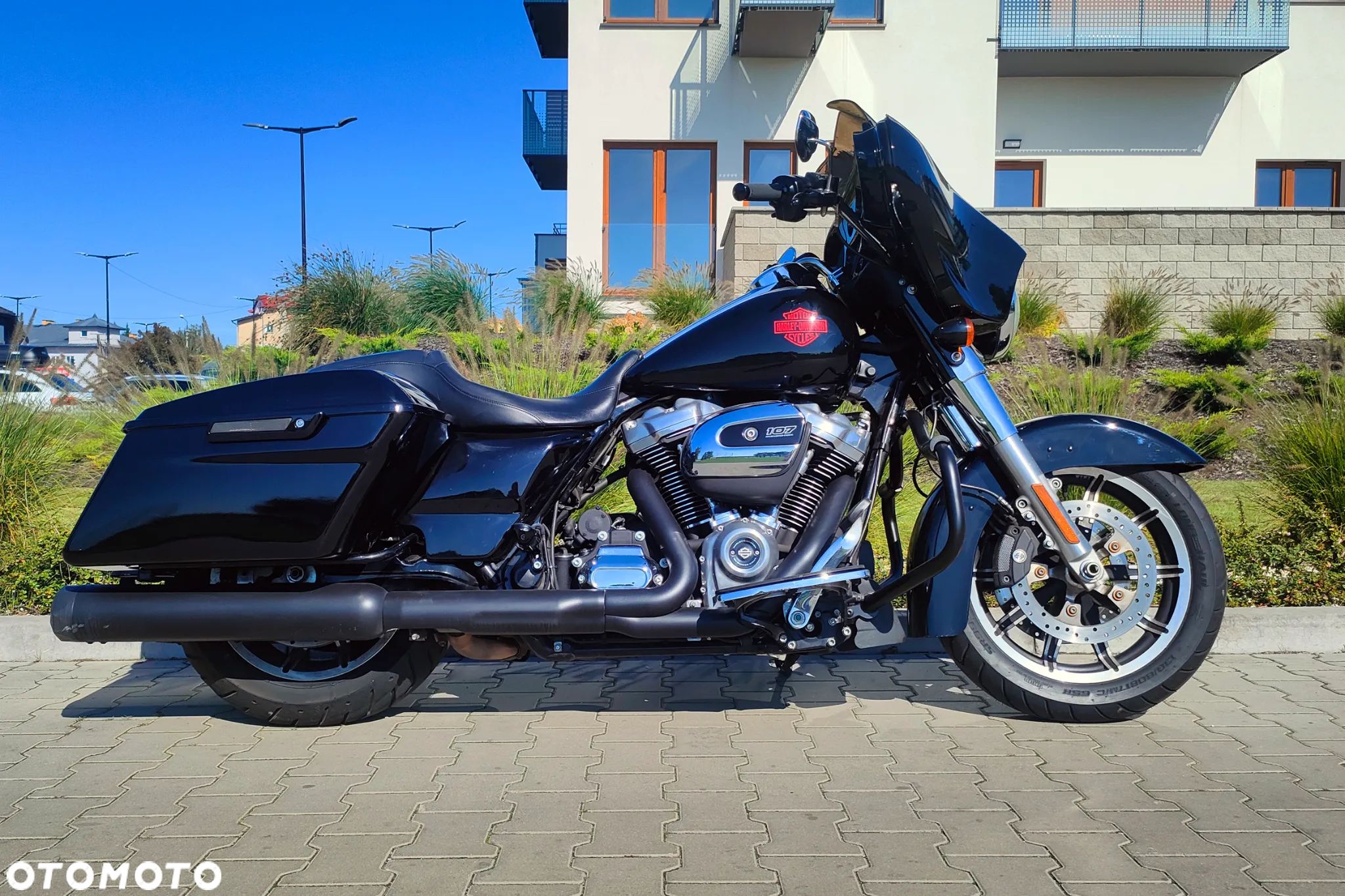 Harley-Davidson FLHT Electra Glide Standard - 1