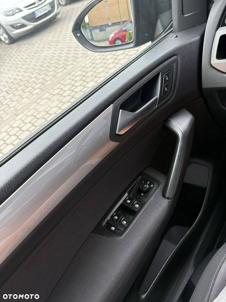Volkswagen Touran - 26
