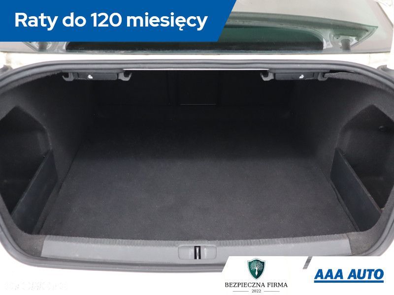 Volkswagen Passat - 16