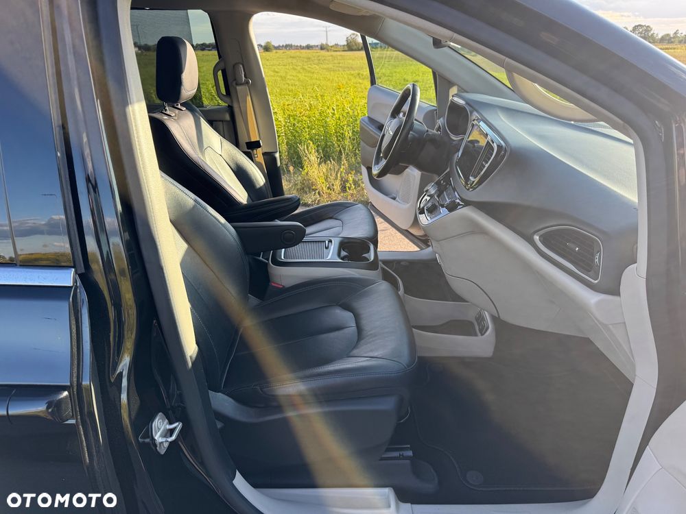 Chrysler Pacifica - 13