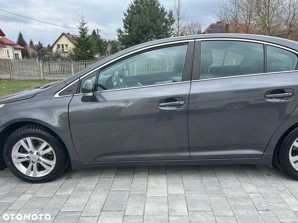 Toyota Avensis 1.8 Sol - 12