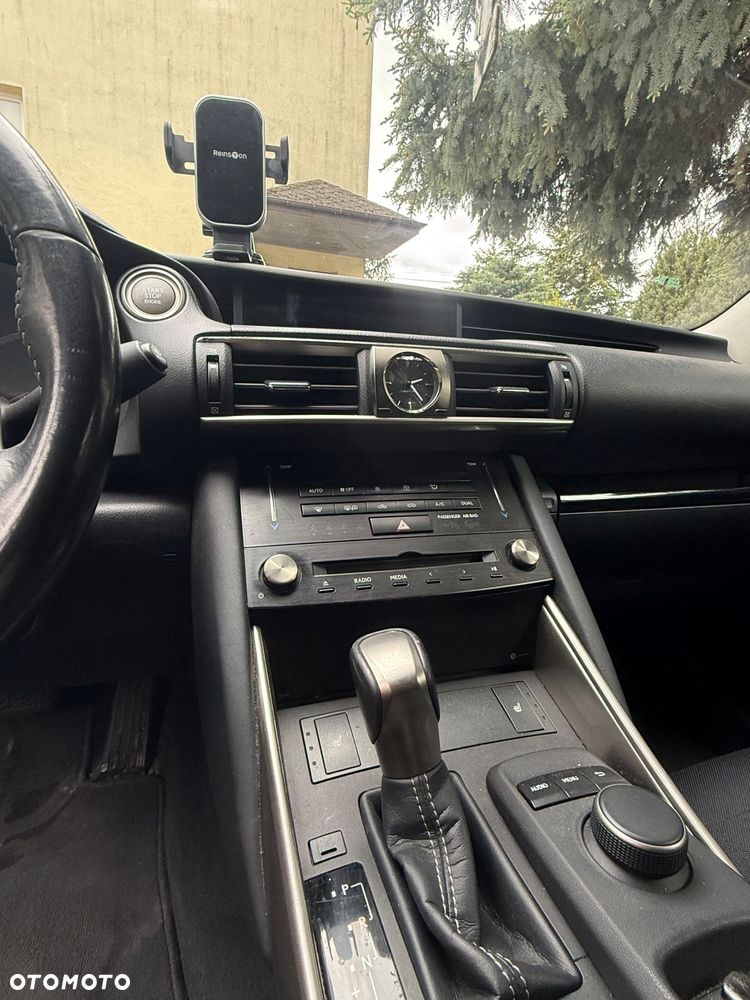 Lexus IS 200t / 300 Elegance - 23