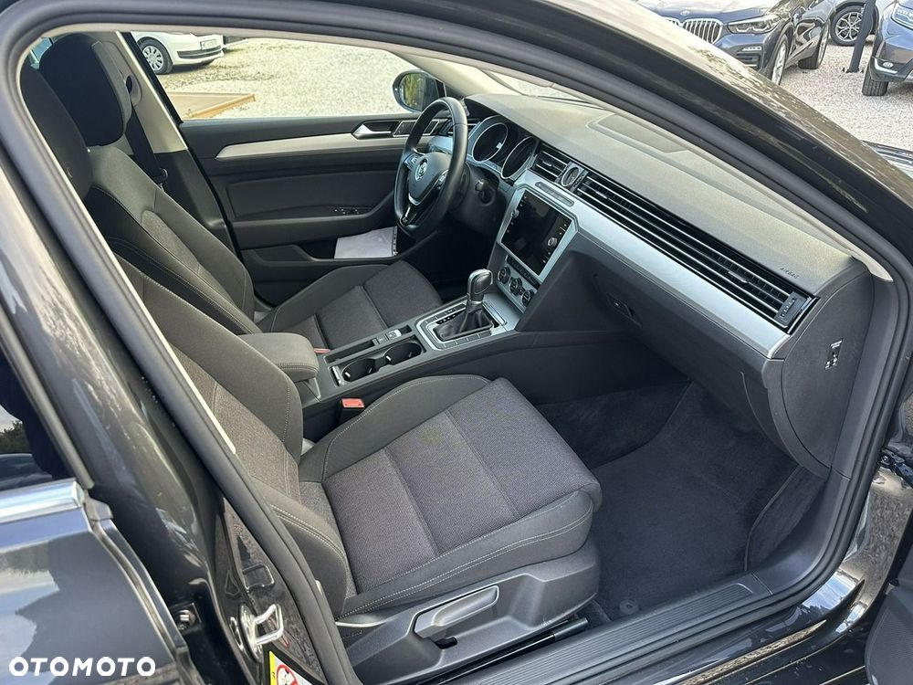 Volkswagen Passat - 20