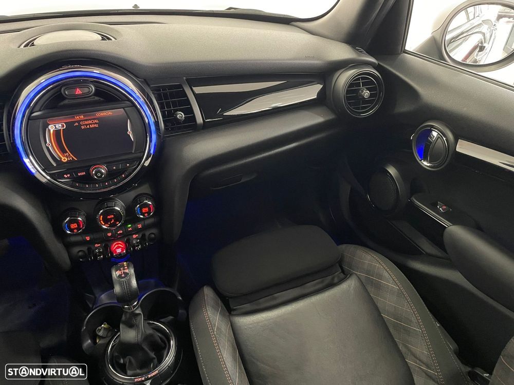 MINI 5 Portas Cooper D Aut. Seven - 22