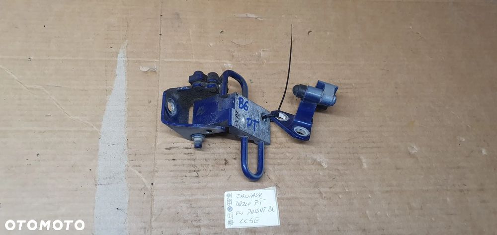 Zawias zawiasy drzwi prawy tył para VW Passat B6 - 1