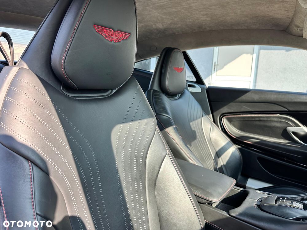 Aston Martin DB11 - 30