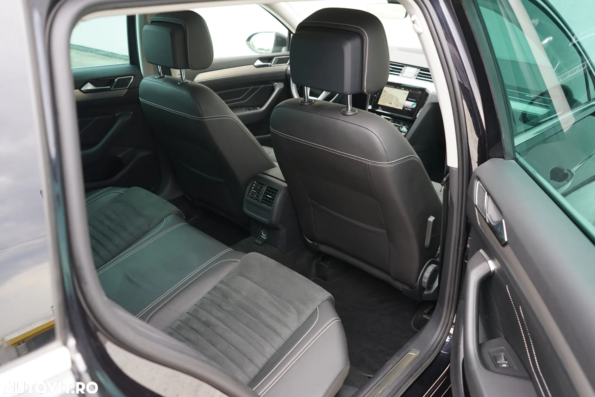 Volkswagen Passat Variant 2.0 TDI 4Mot DSG Highline - 29