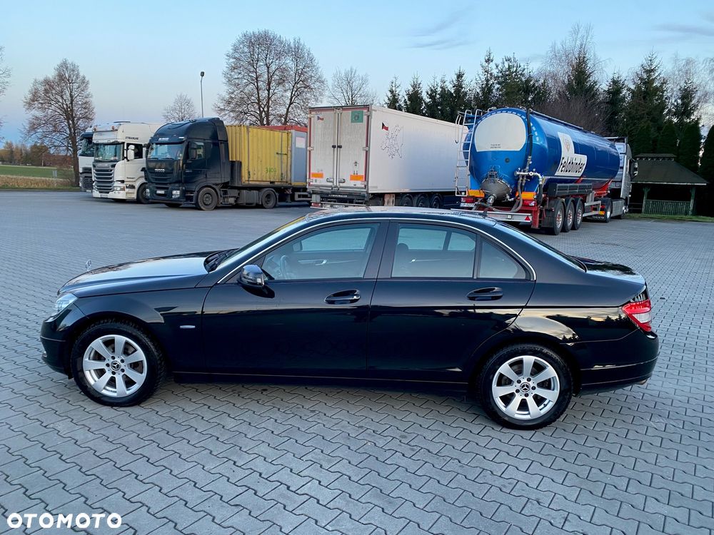 Mercedes-Benz Klasa C 180 BlueEFFICIENCY 7G-TRONIC Elegance - 2