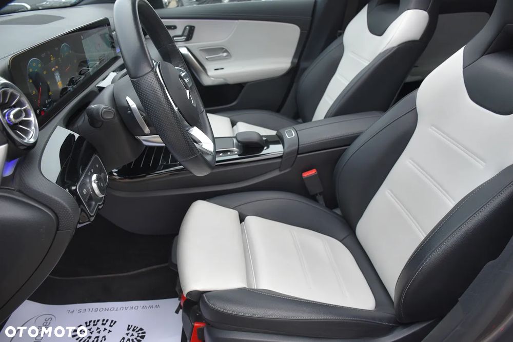 Mercedes-Benz CLA 200 d AMG Line 8G-DCT - 22