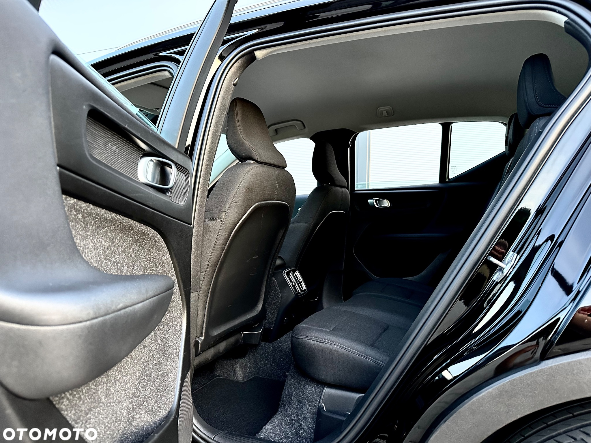 Volvo XC 40 D4 AWD Momentum Pro - 27