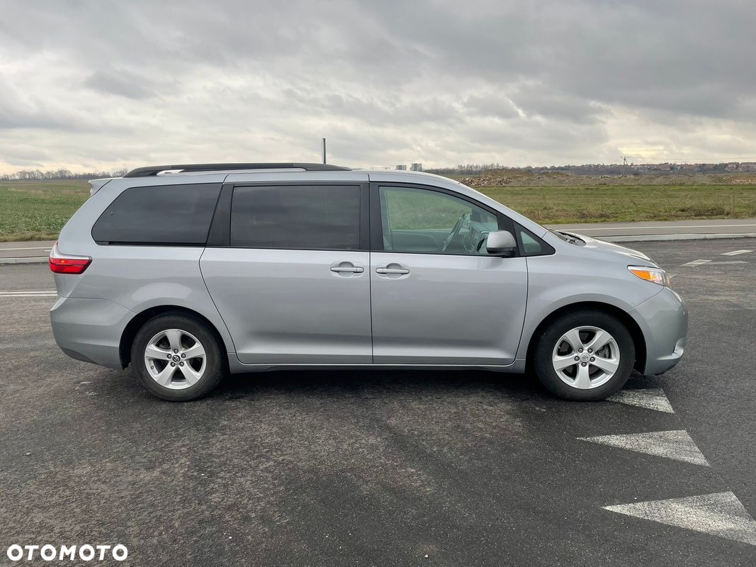 Toyota Sienna 3.5 V6 - 6