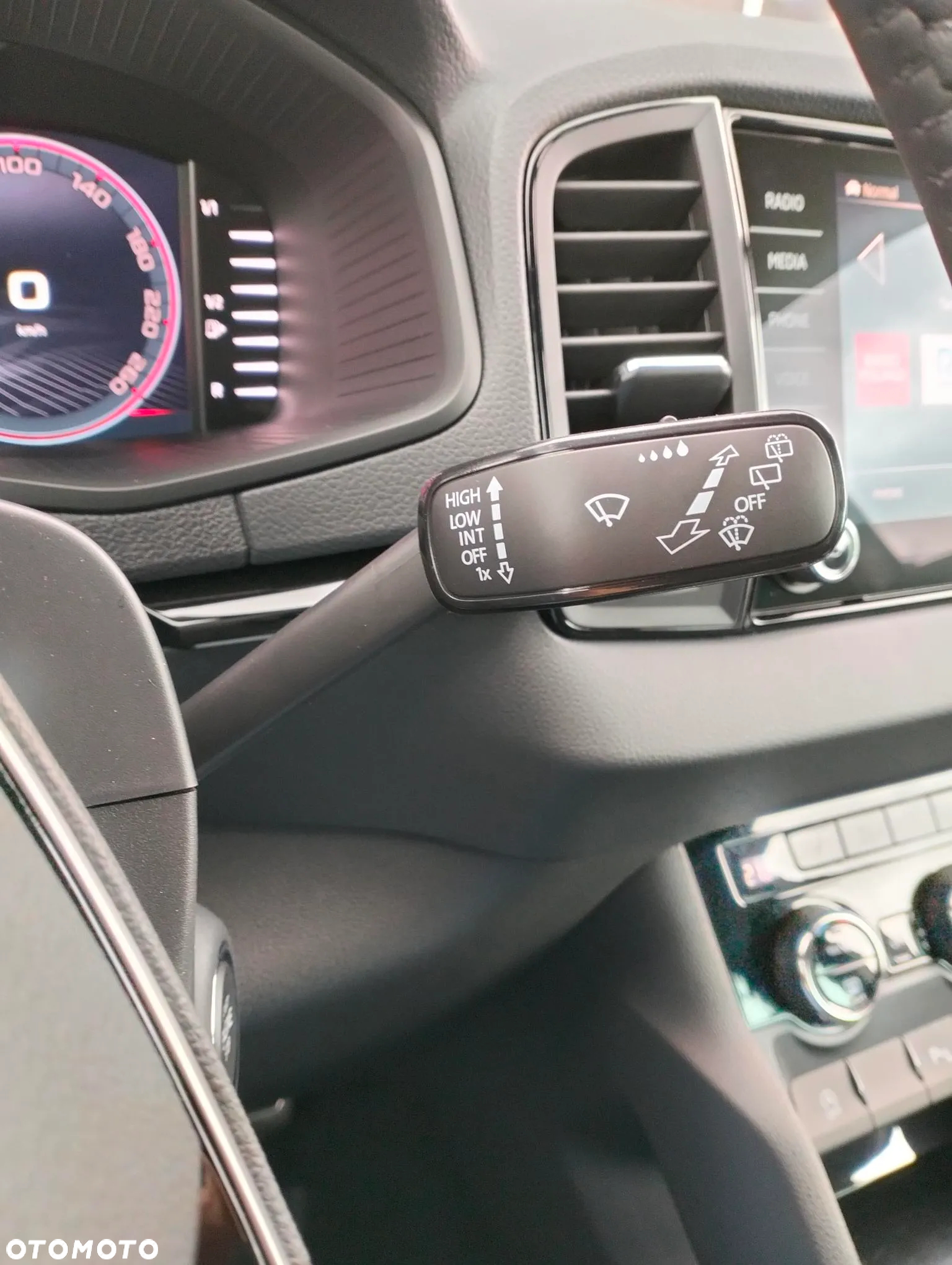 Skoda Karoq 1.5 TSI ACT Sportline DSG - 9