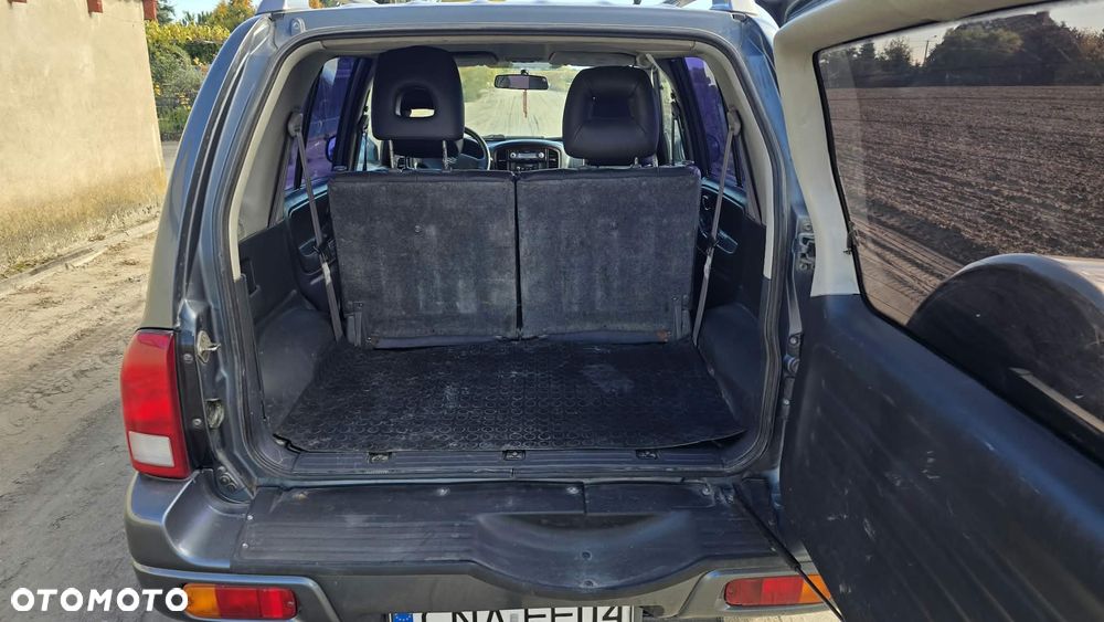 Suzuki Grand Vitara 2004 photo 2