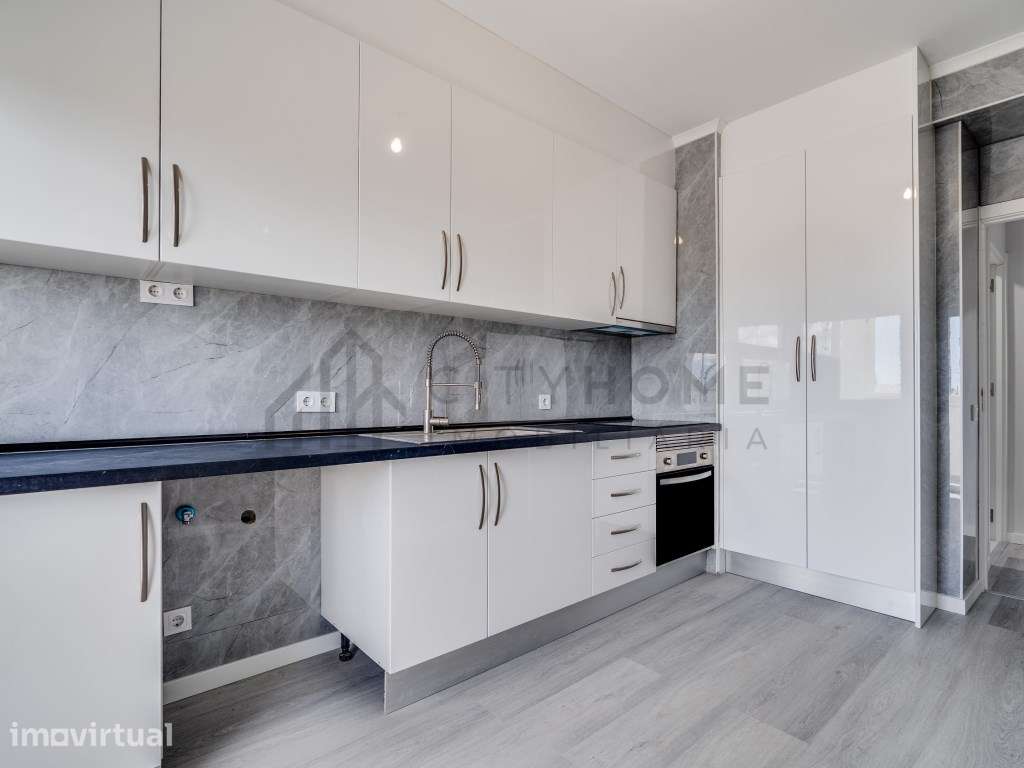Apartamento T2 Renovado com Garagem em Box em Quarteira - Grande imagem: 3/27