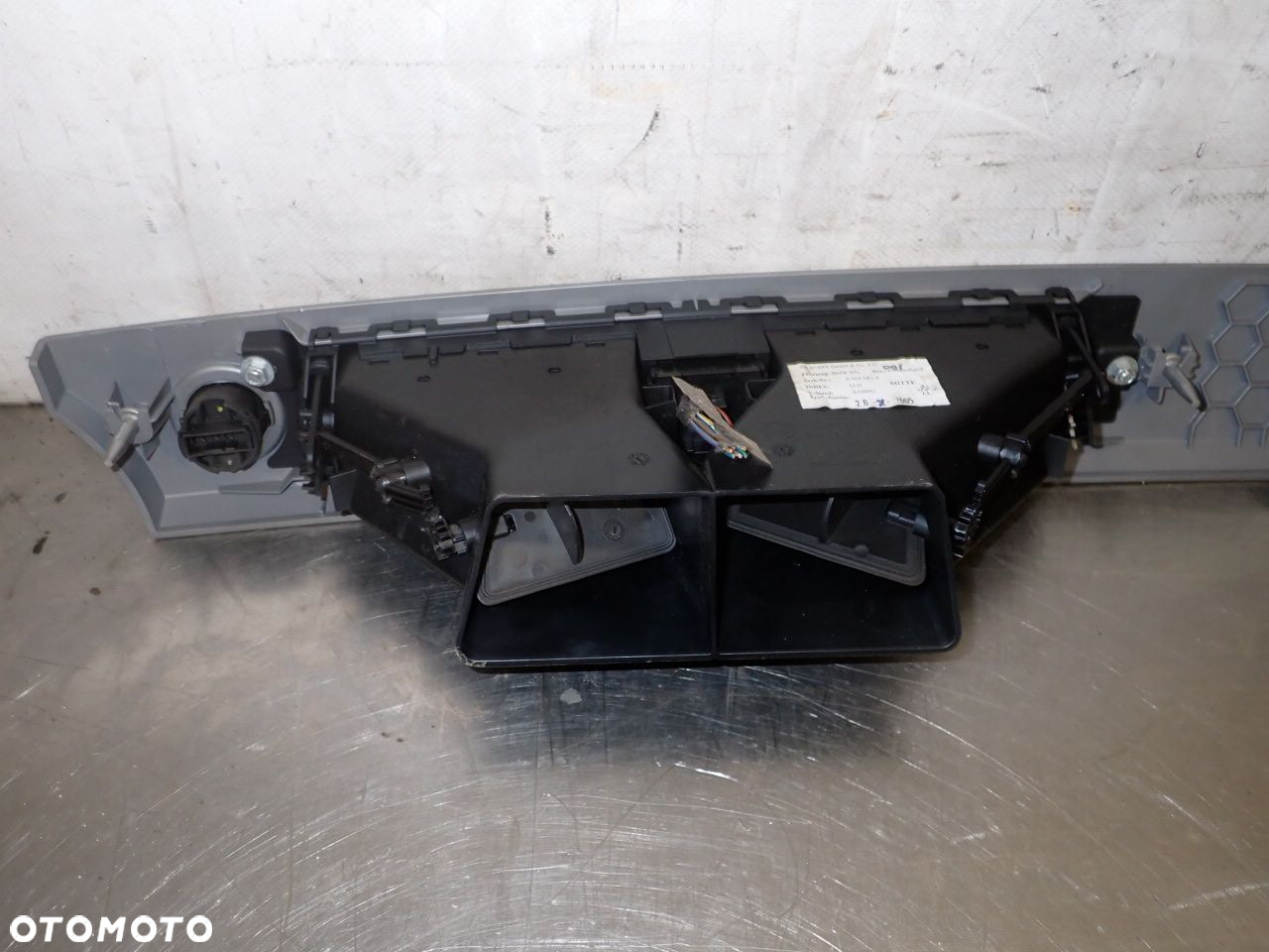 DEKOR KONSOLI KRATKA NAWIEWU BMW E90 320I 6924082A  7132845 - 8