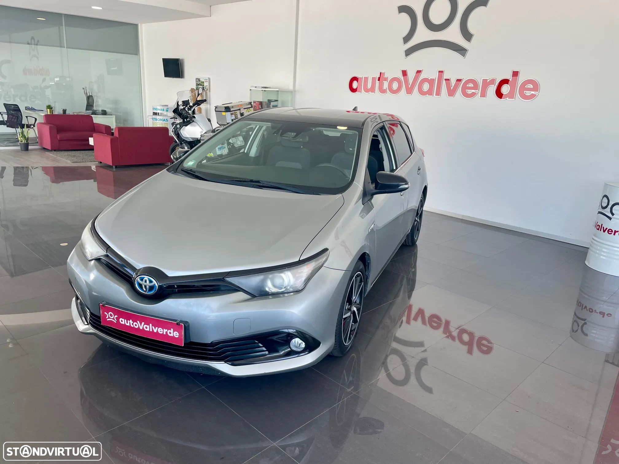 Toyota Auris 1.8 HSD Comfort +P.Sport+Navi - 1