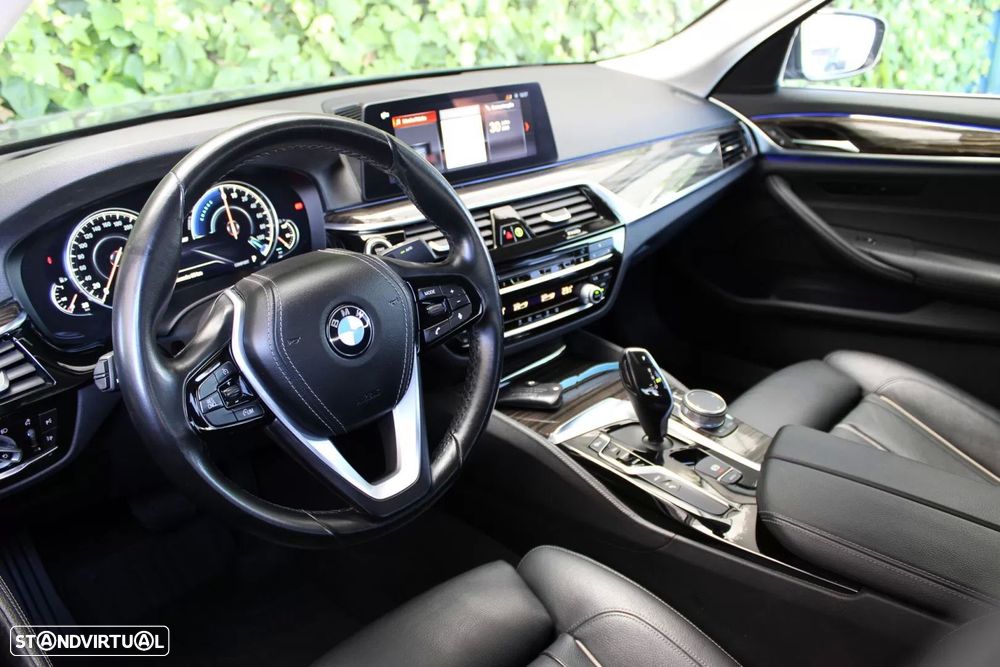 BMW 530 e iPerformance Line Luxury — fotografia 12