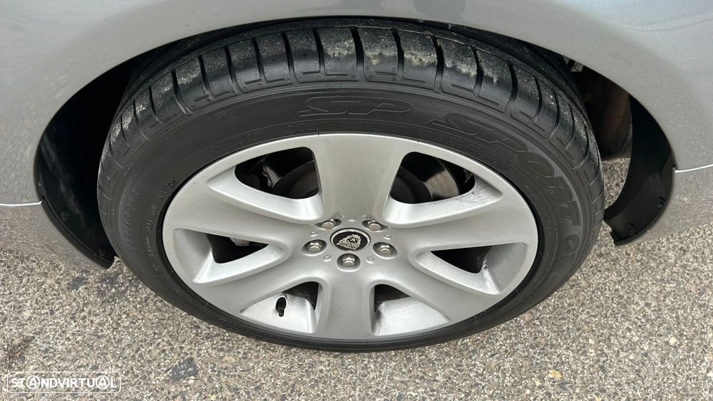 Jaguar XF 2.7 D V6 Premium Luxury - 9