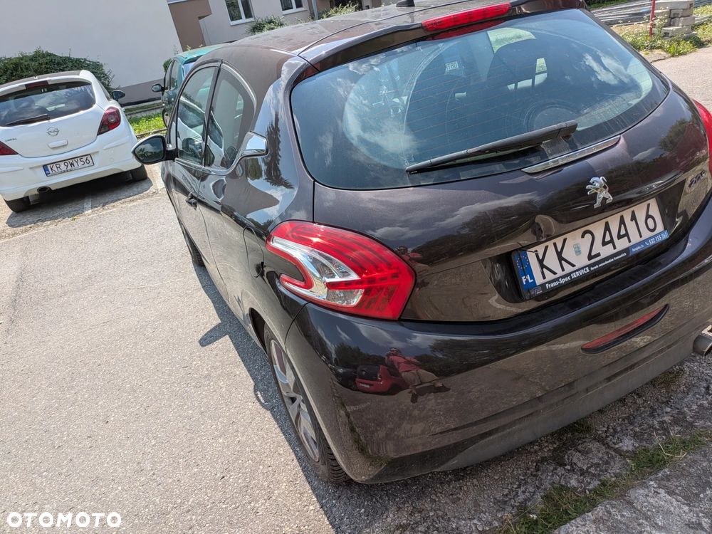 Peugeot 208 - 4