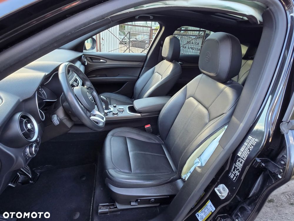 Alfa Romeo Stelvio 2.0 Turbo 16V AT8-Q4 Ti - 23