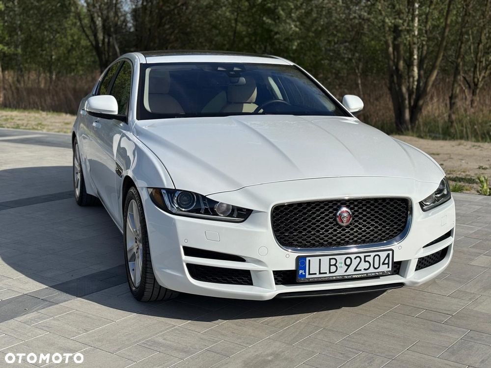 Jaguar XE 25t Prestige - 14