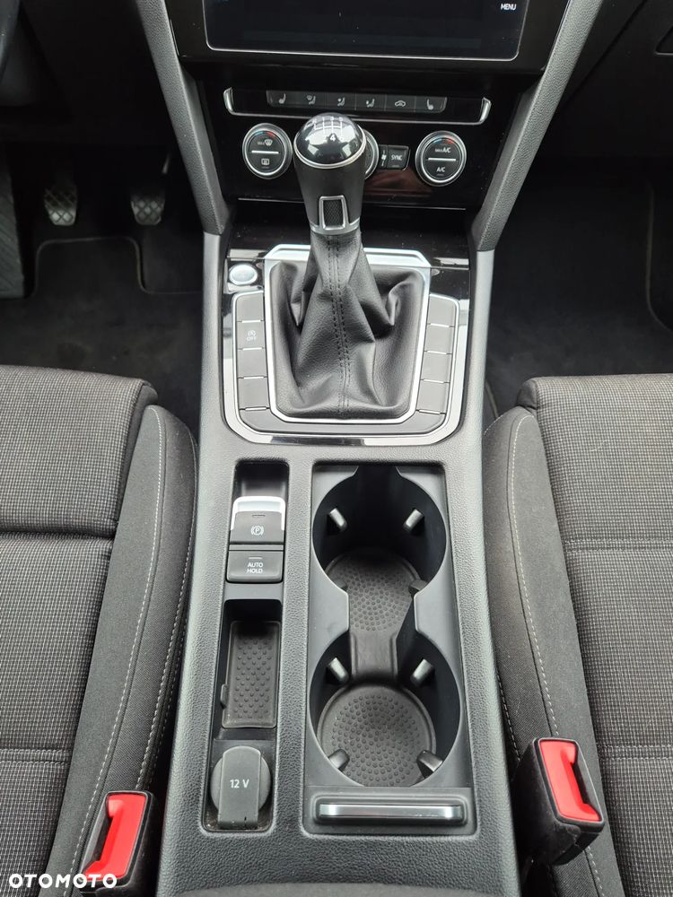 Volkswagen Passat 2.0 TDI BMT Highline - 39