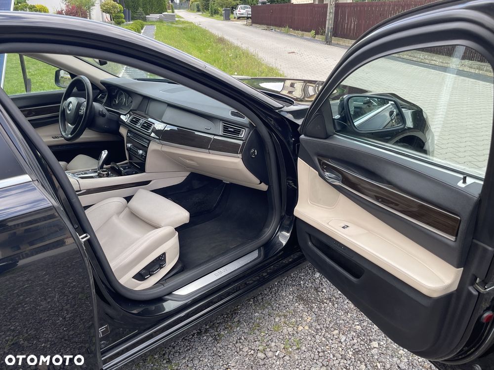 BMW Seria 7 740d xDrive - 23