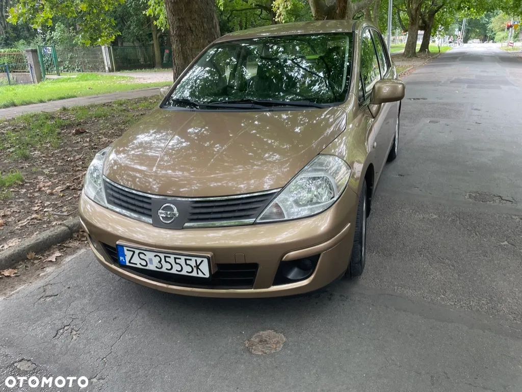 Nissan Tiida - 1