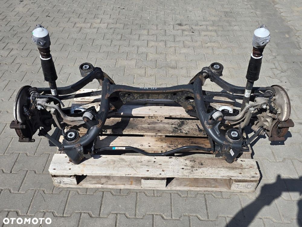 AUDI A4 B9 SEDAN 18R BELKA ZAWIESZENIE TYLNE TYŁ 8W0505235AE - 1